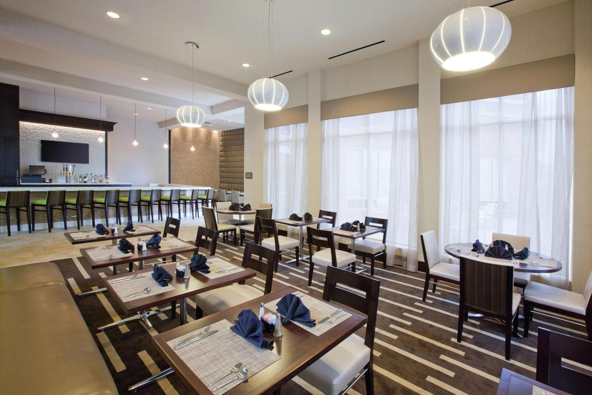 Hilton Garden Inn Raleigh Кари Екстериор снимка