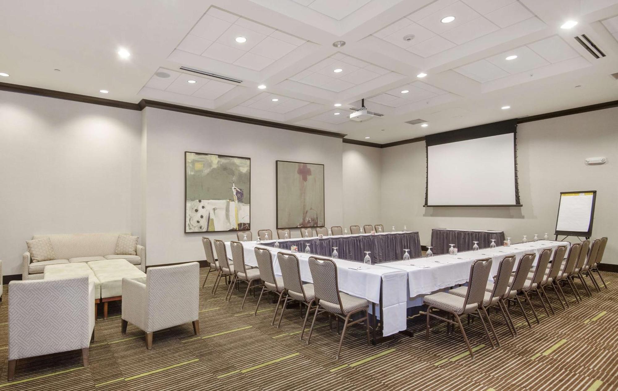 Hilton Garden Inn Raleigh Кари Екстериор снимка