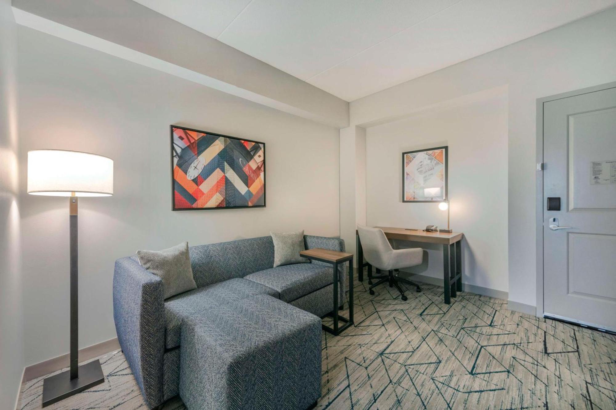 Hilton Garden Inn Raleigh Кари Екстериор снимка