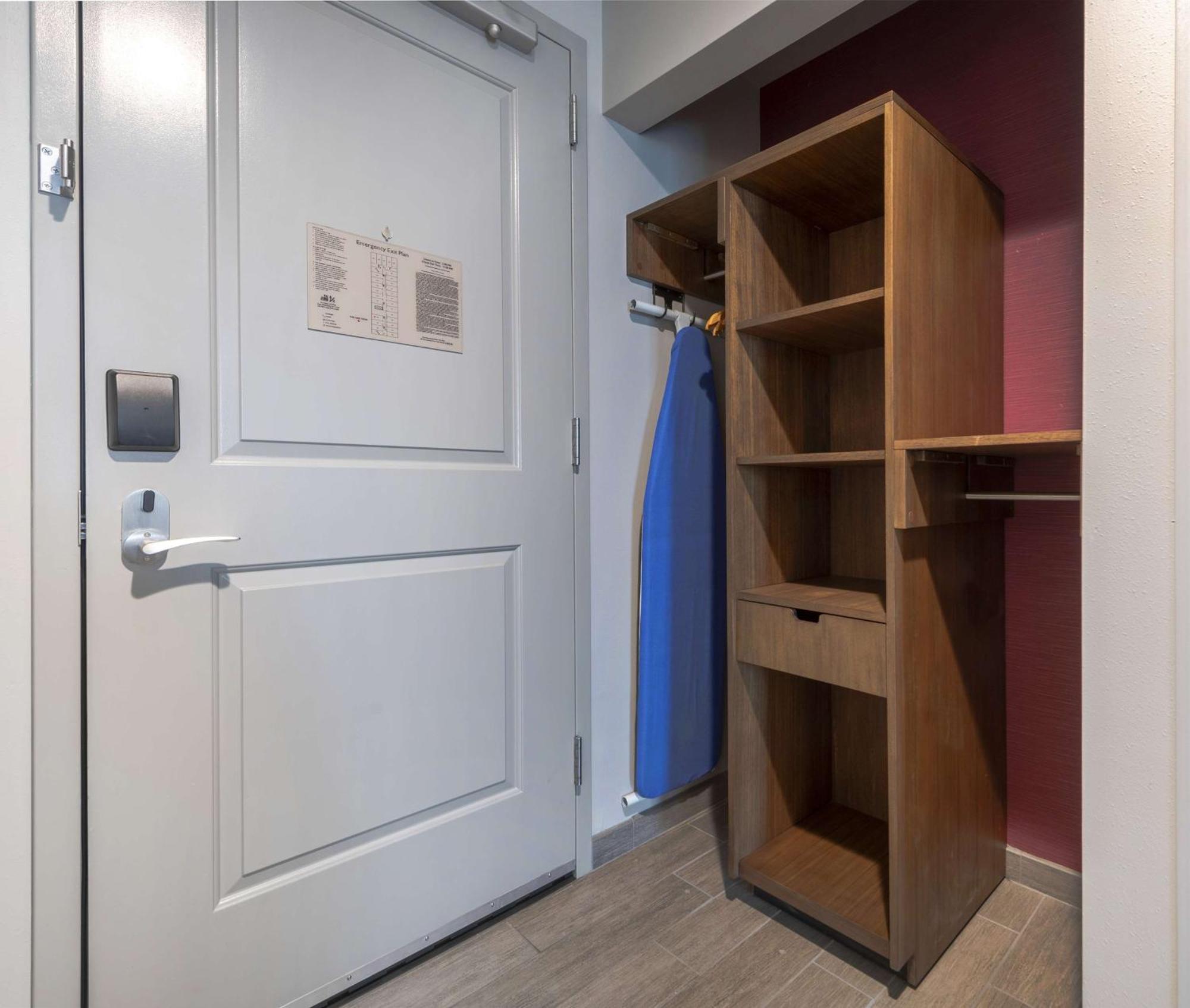 Hilton Garden Inn Raleigh Кари Екстериор снимка