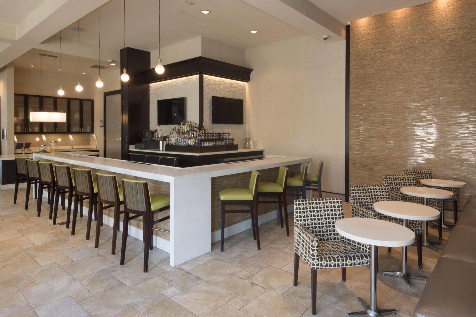 Hilton Garden Inn Raleigh Кари Екстериор снимка
